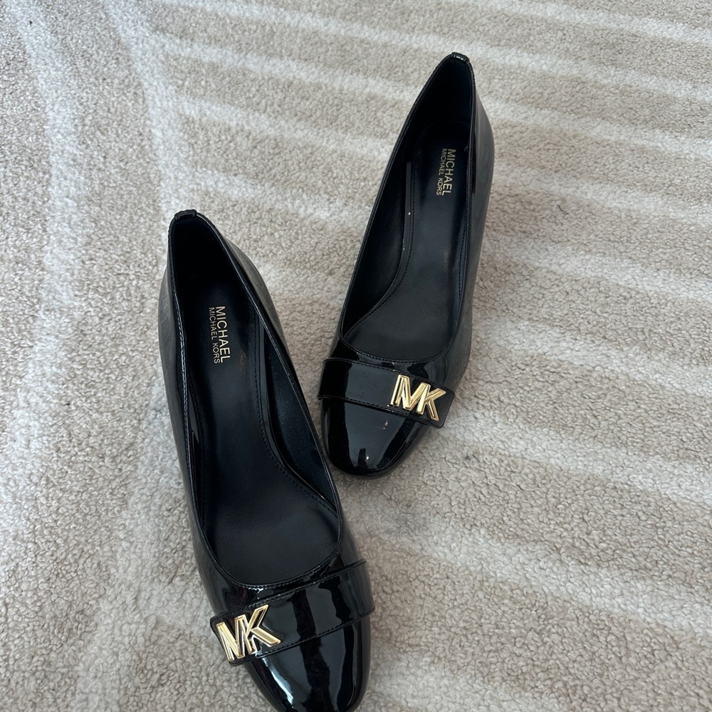 Michael Kors Black Patent Leather heels with Gold Logo